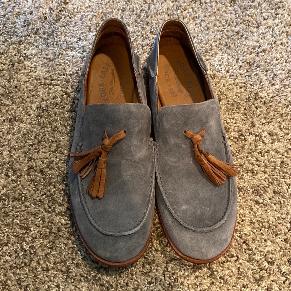 Adorable blue flats, perfect for work!